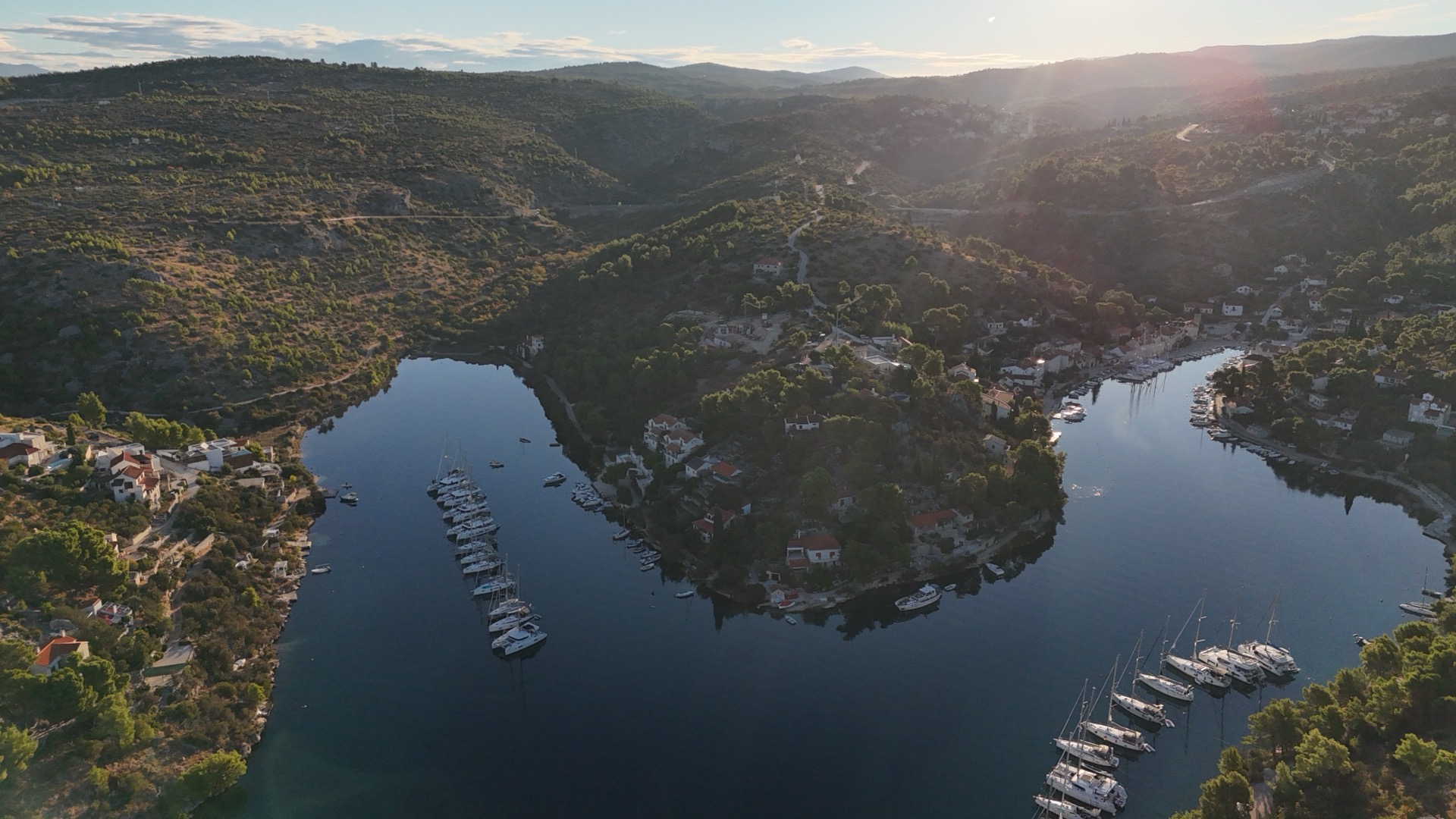 Závěrečný den — flotila v zálivu