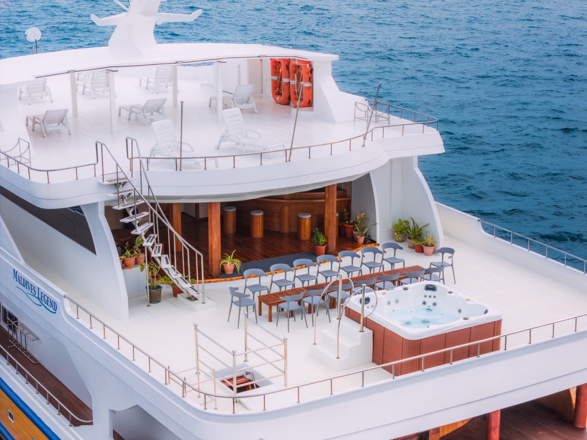 Jacuzzi paluba superjachty ZEN