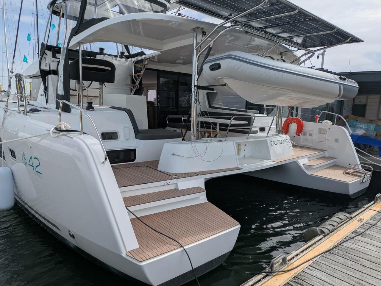 Lagoon 42 — kokpit